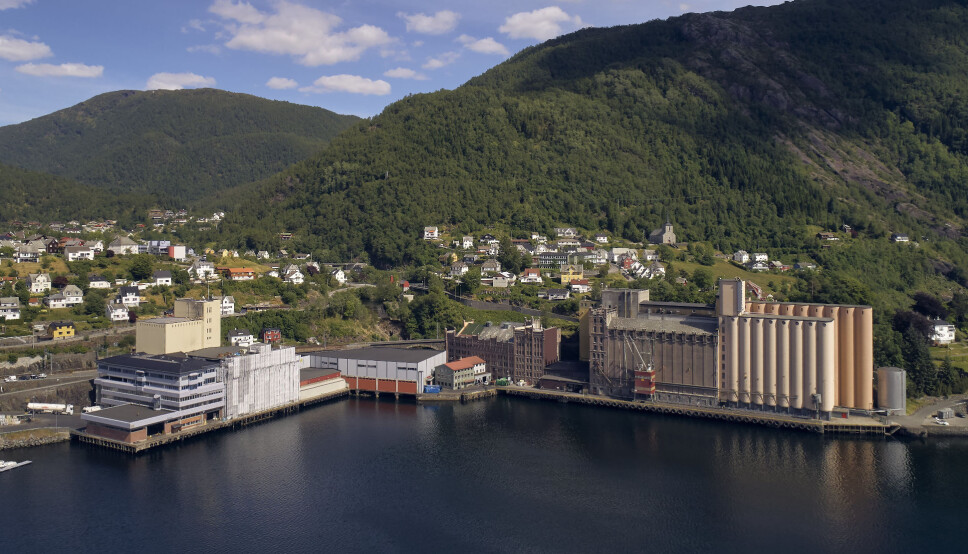 Vaksdal Mølle ved fjorden